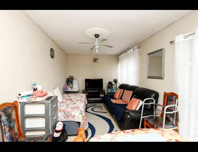 2 BEDROOM FREEHOLD FOR SALE IN EASTBURY